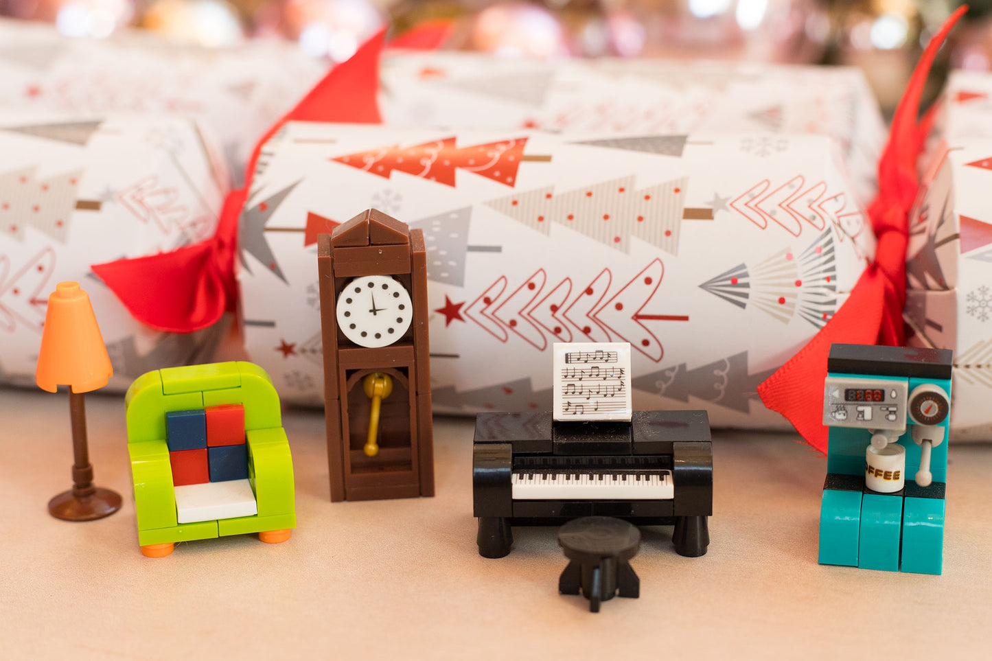 Home Sweet Home Christmas Crackers (6 x 12-inch Crackers)