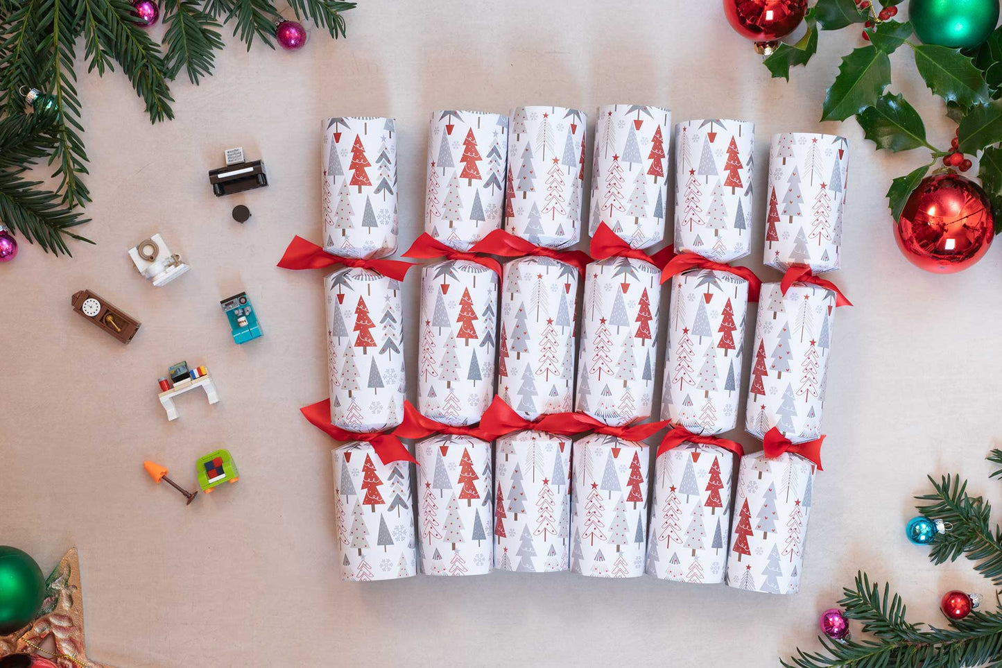 Home Sweet Home Christmas Crackers (6 x 12-inch Crackers)