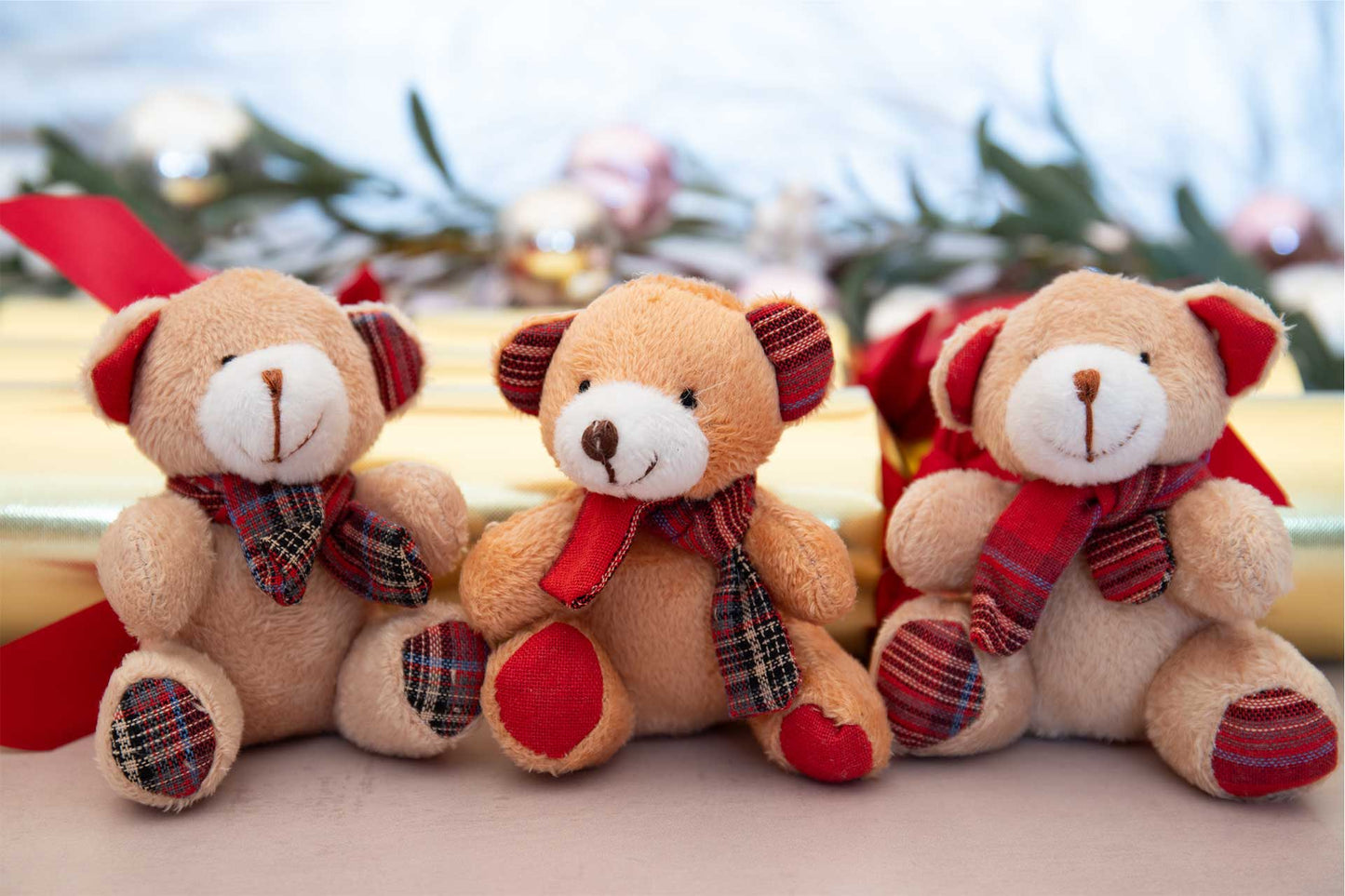 Teddy Bears with Scarfs and Patchwork Paws Christmas Crackers (6 x 13-inch Crackers)