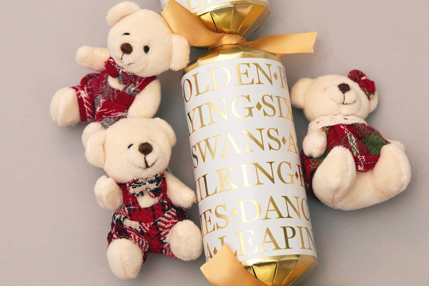 Teddy Bears in Red Tartan Clothes Christmas Crackers (6 x 13-inch Crackers)