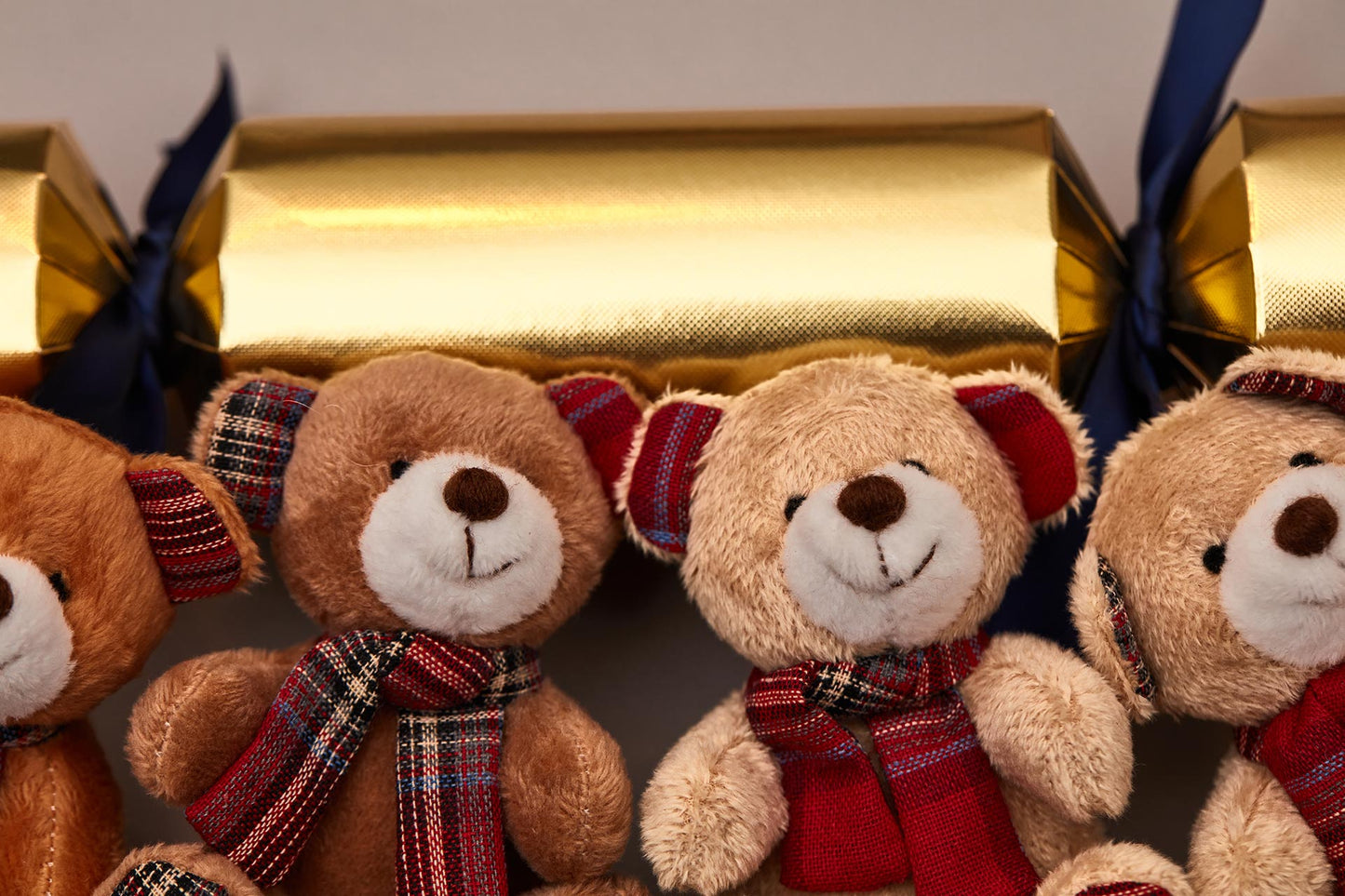 Teddy Bears with Scarfs and Patchwork Paws Christmas Crackers (6 x 13-inch Crackers)