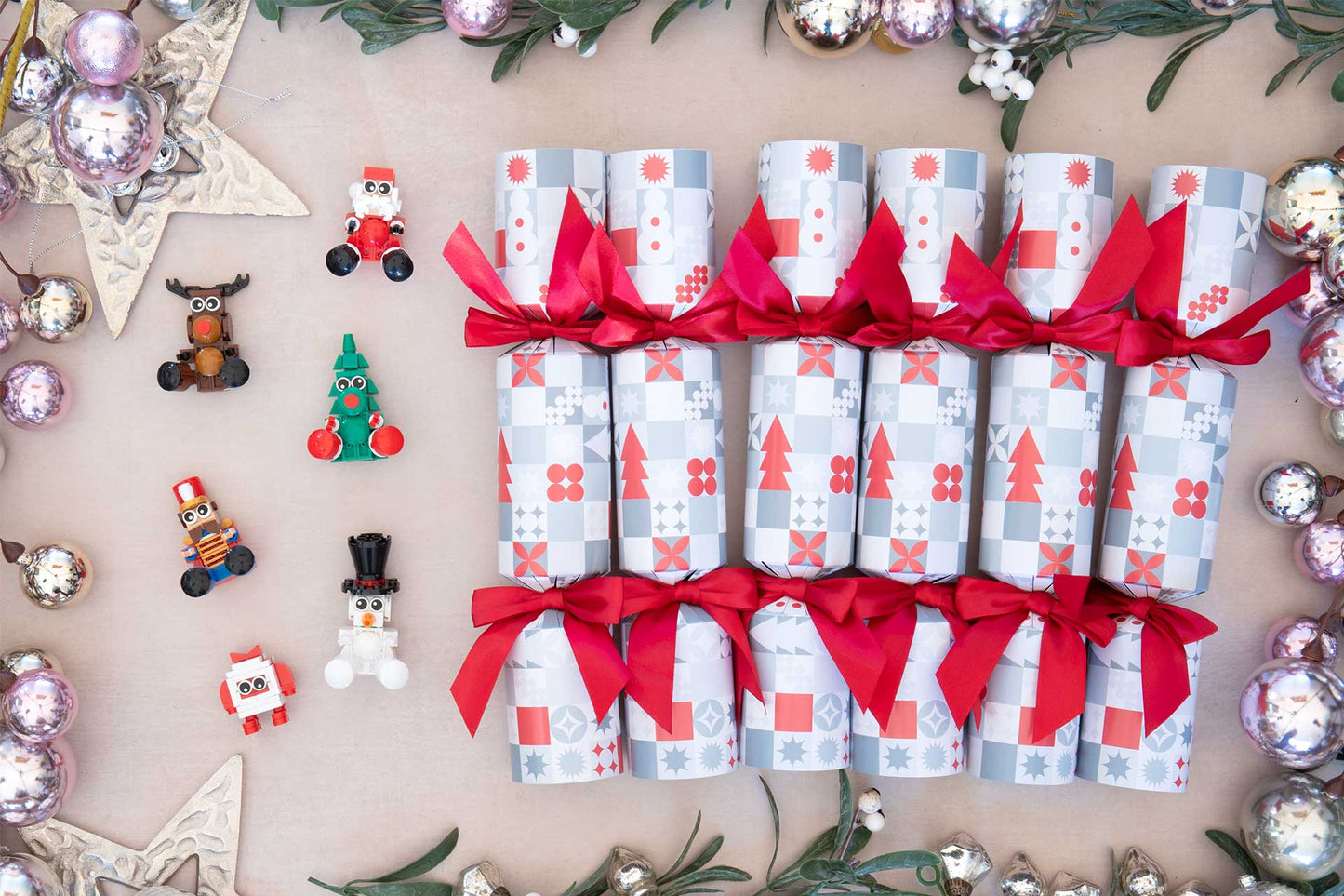 Build and Play Christmas Building Block Christmas Crackers (6 x 13-inch Crackers)