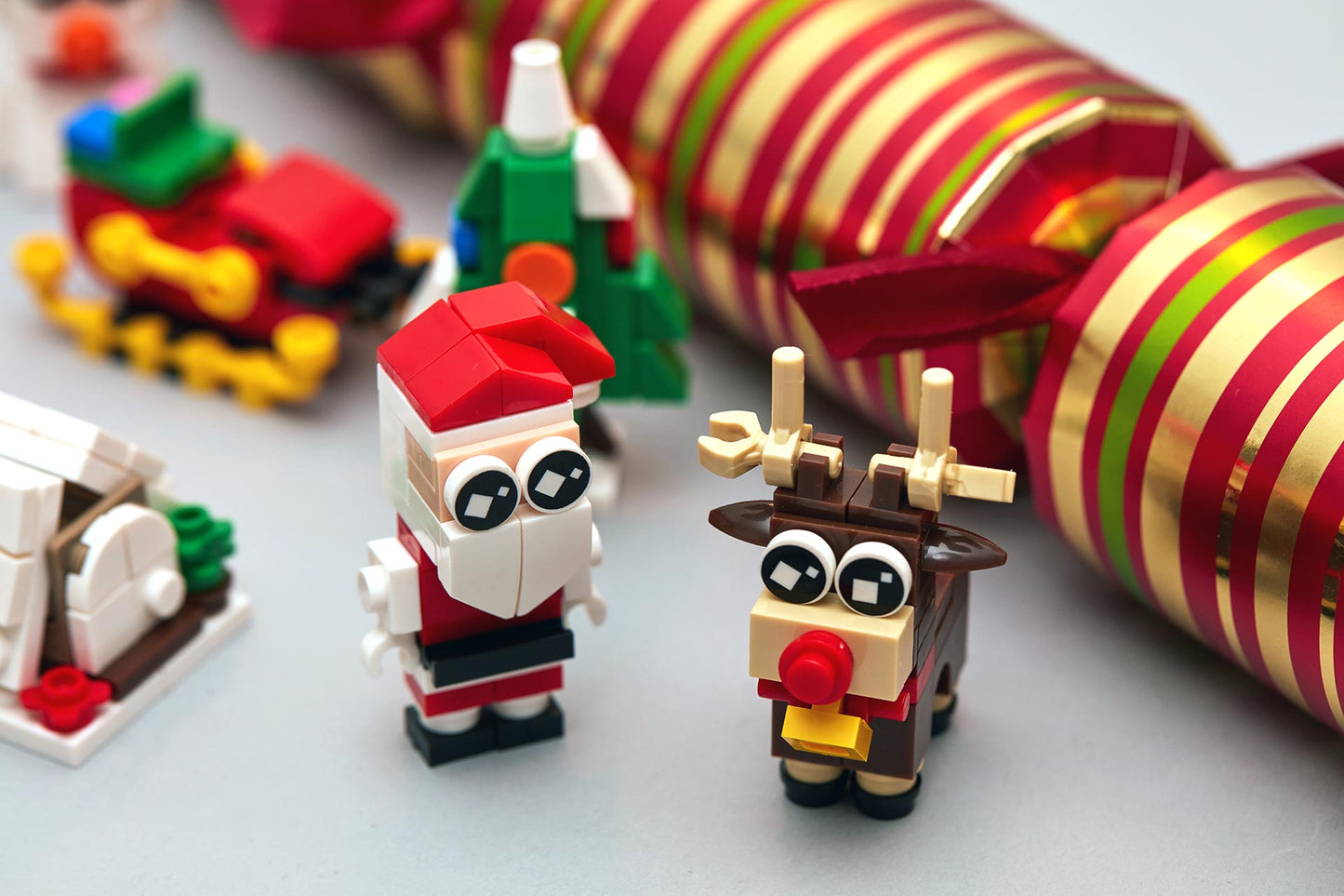 Christmas Building Block Christmas Crackers  (6 x 12-inch Crackers)
